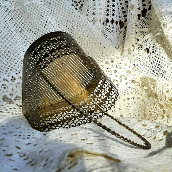 2/$15 BUNDLE DEAL•Heart-Shaped Wire Basket - Picture 2 of 4